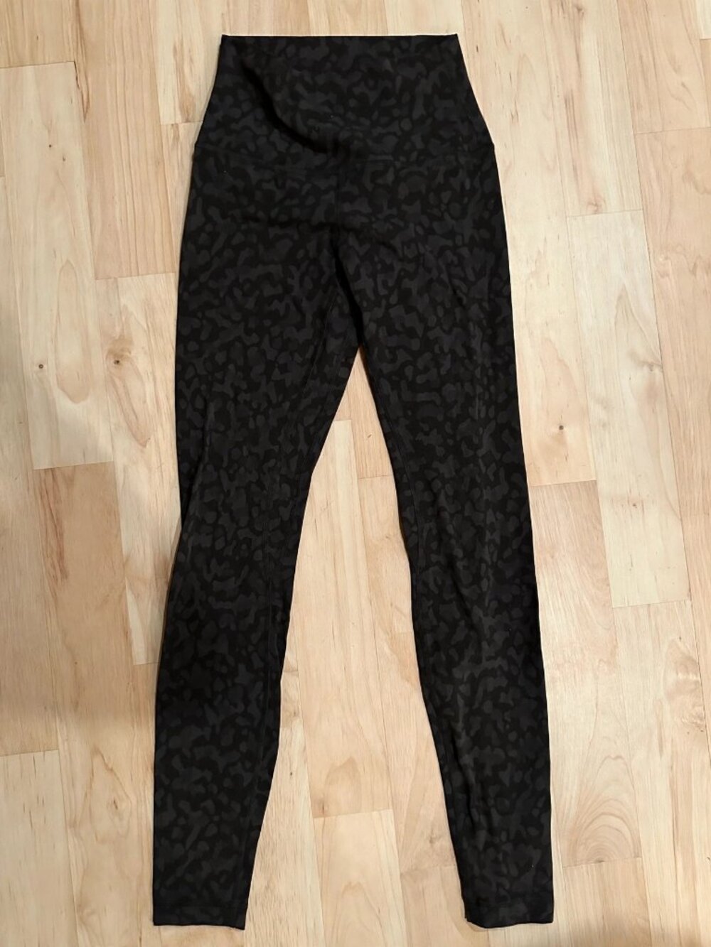 Lululemon Black Tonal Leopard Leggings Size 4